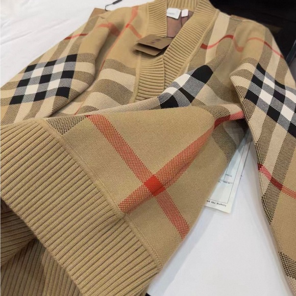 Burberry Beige Plaid V-Neck Sweater - Picture 5 of 9